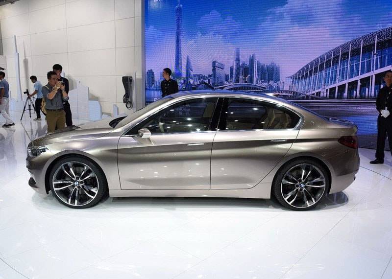 Фото BMW Compact Sedan Concept (вид сбоку)