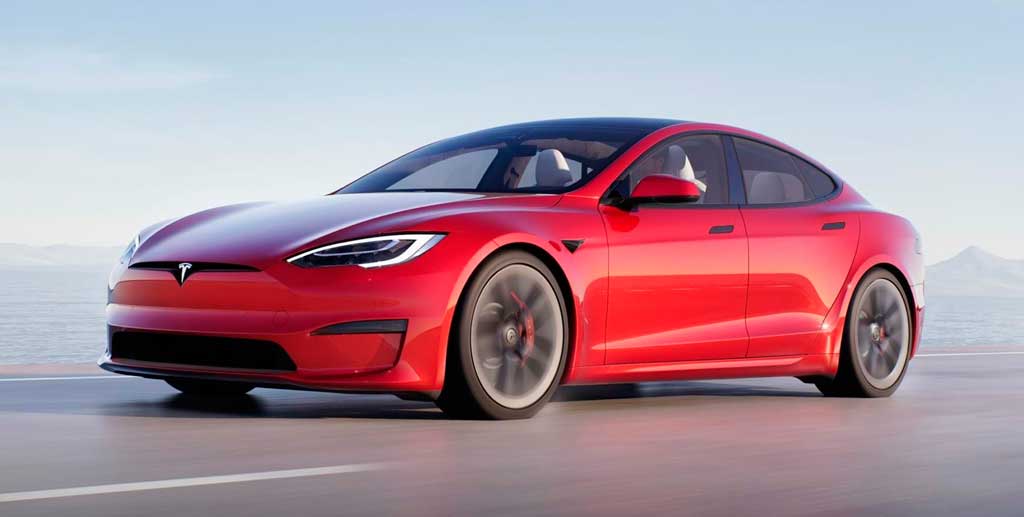 Электрический лифтбек Tesla Model S 2021