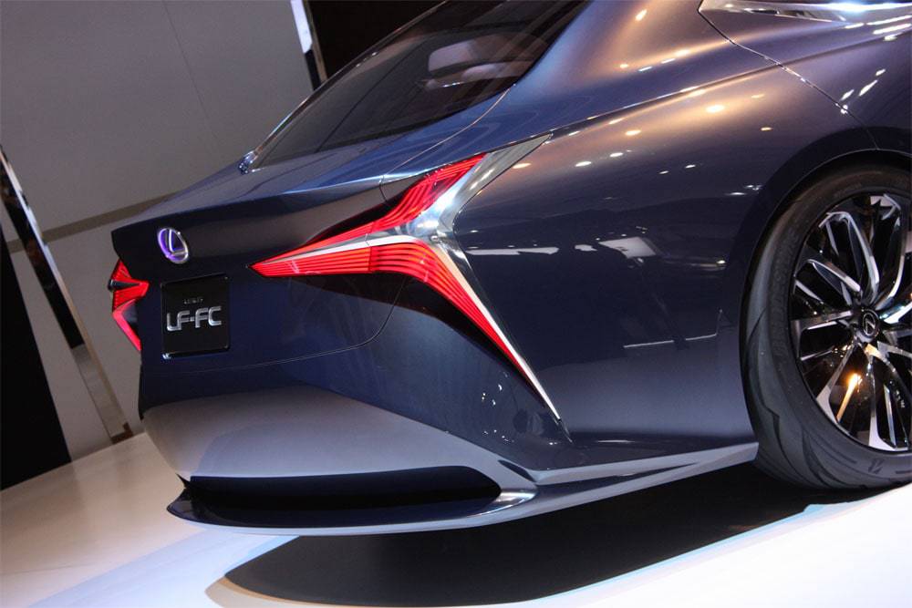 Фото Lexus LF-FC Concept - вид сзади