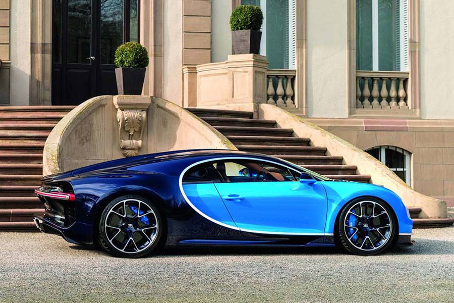 Фото гиперкар Bugatti Chiron 2016-2017 года