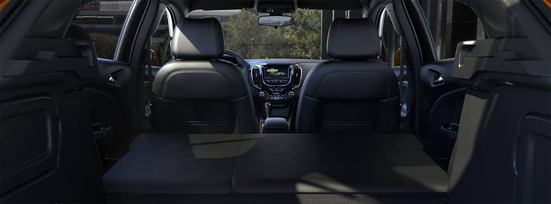 Фото интерьер Chevrolet Cruze Hatchback 2016-2017 года