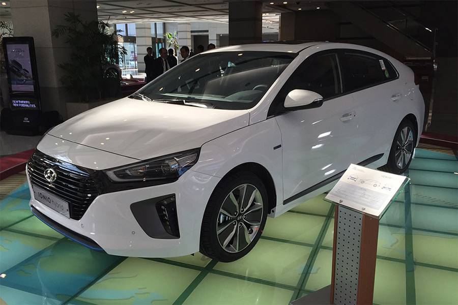 Хэтчбек Hyundai Ioniq 2016-2017 - фото