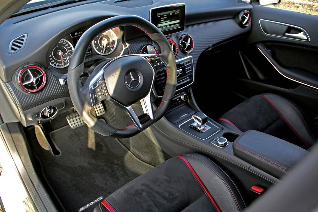 Фото интерьер Mercedes-AMG A45