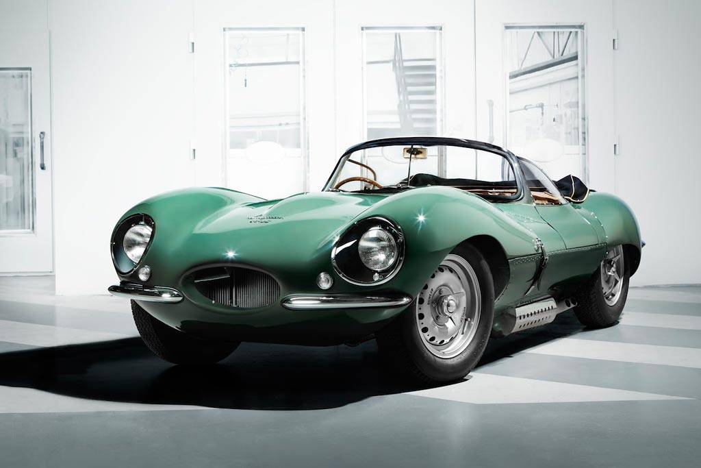 фото XKSS 1957 года от Jaguar вид спереди