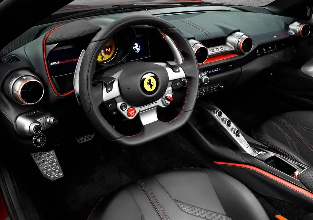 фото салона Ferrari 812 Superfast 2017-2018 года