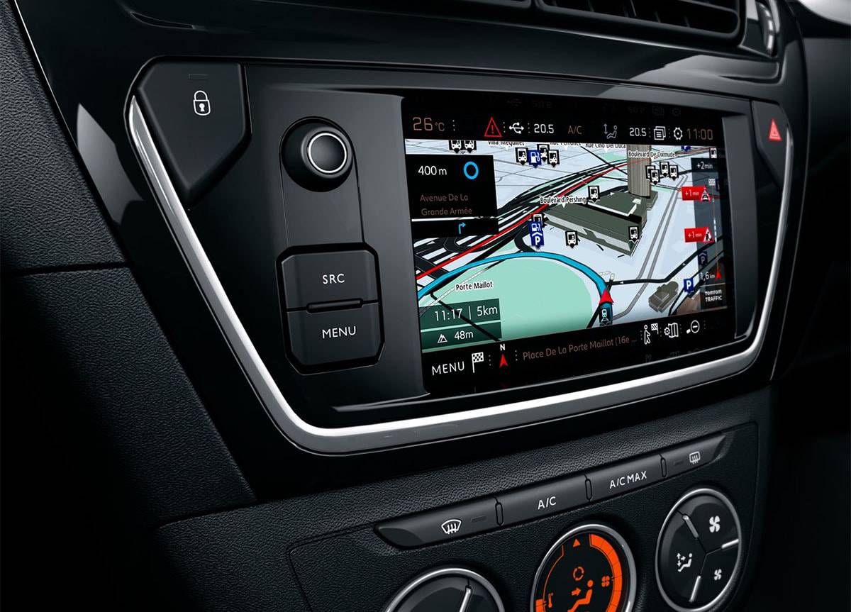 фото интерьера с цветным дисплеем Peugeot 301 2017-2018 года