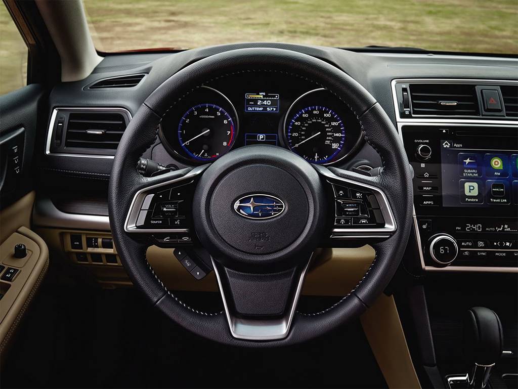 фото интерьера Subaru Legacy 2017-2018