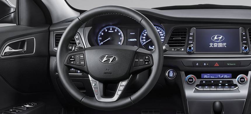интерьер Hyundai Mistra