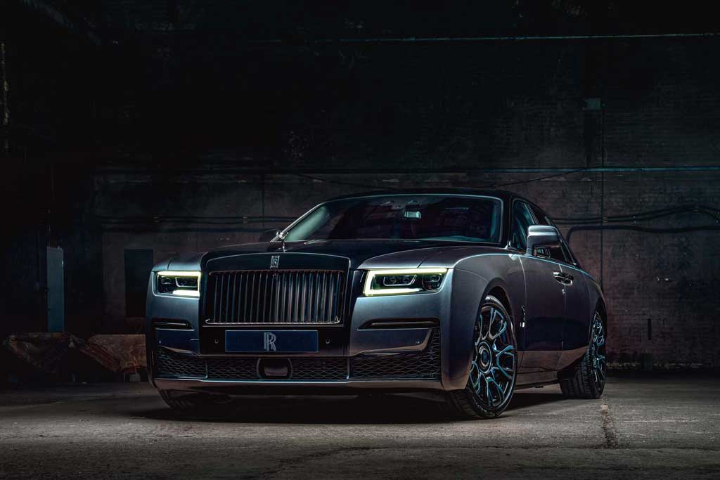 Роскошный седан Rolls-Royce Black Badge Ghost 2022