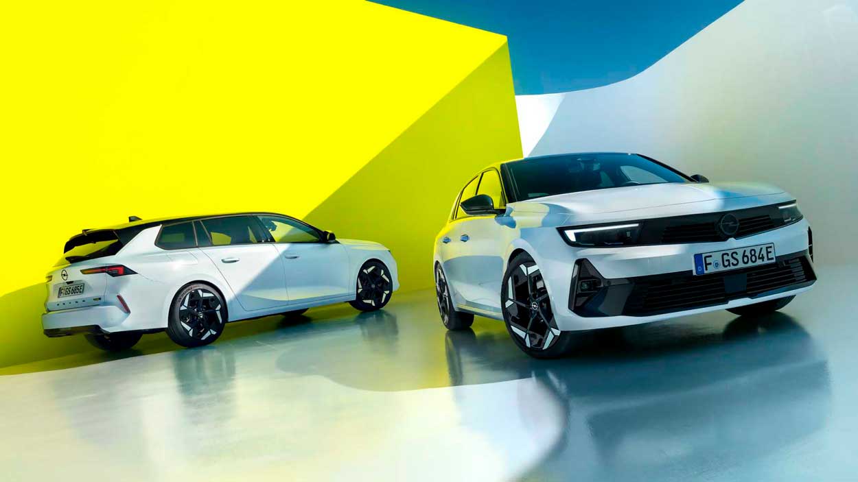 Opel Astra GSe 2023: гибридные хэтчбек и универсал