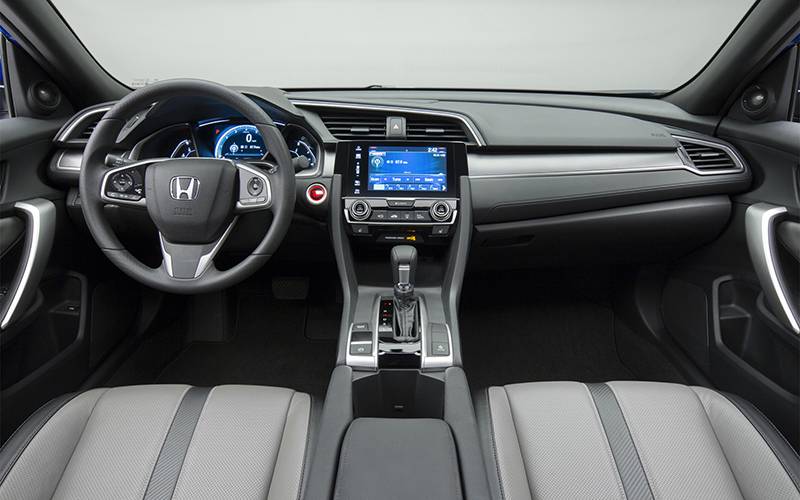 Интерьер Honda Civic Coupe 10-го поколения 2016-2017 модельного года