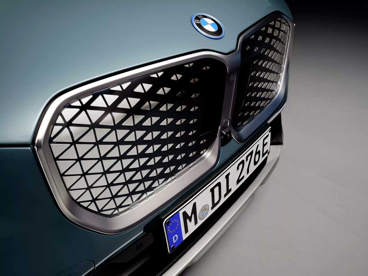 BMW iX1 eDrive20 - полноприводный электромобиль начального уровня с запасом хода до 475 км