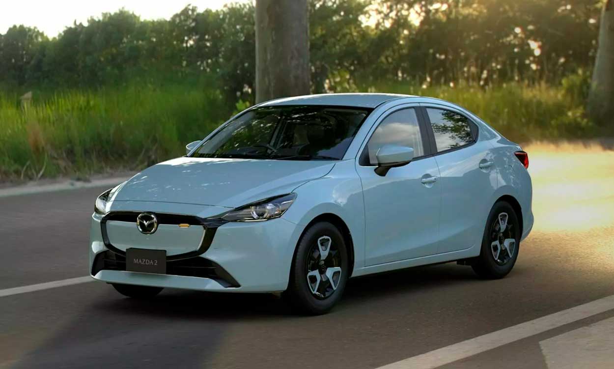 Компактный седан Mazda2 2023
