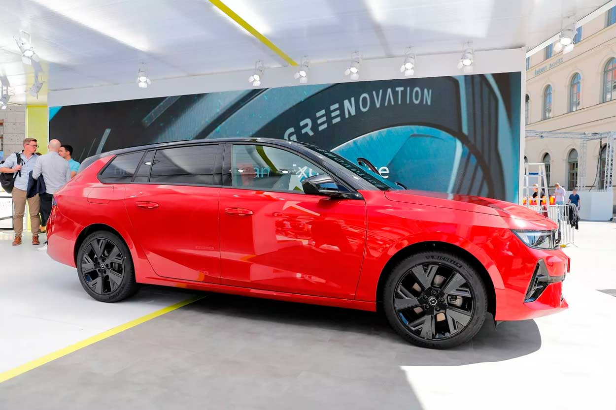 В 2024 году Opel Astra Sports Tourer Electric дебютирует в Мюнхене в связи с открытием немецких книг заказов