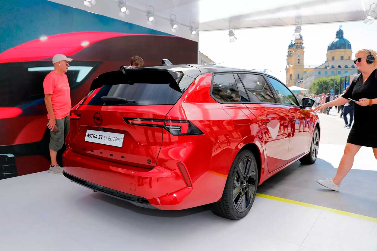 В 2024 году Opel Astra Sports Tourer Electric дебютирует в Мюнхене в связи с открытием немецких книг заказов