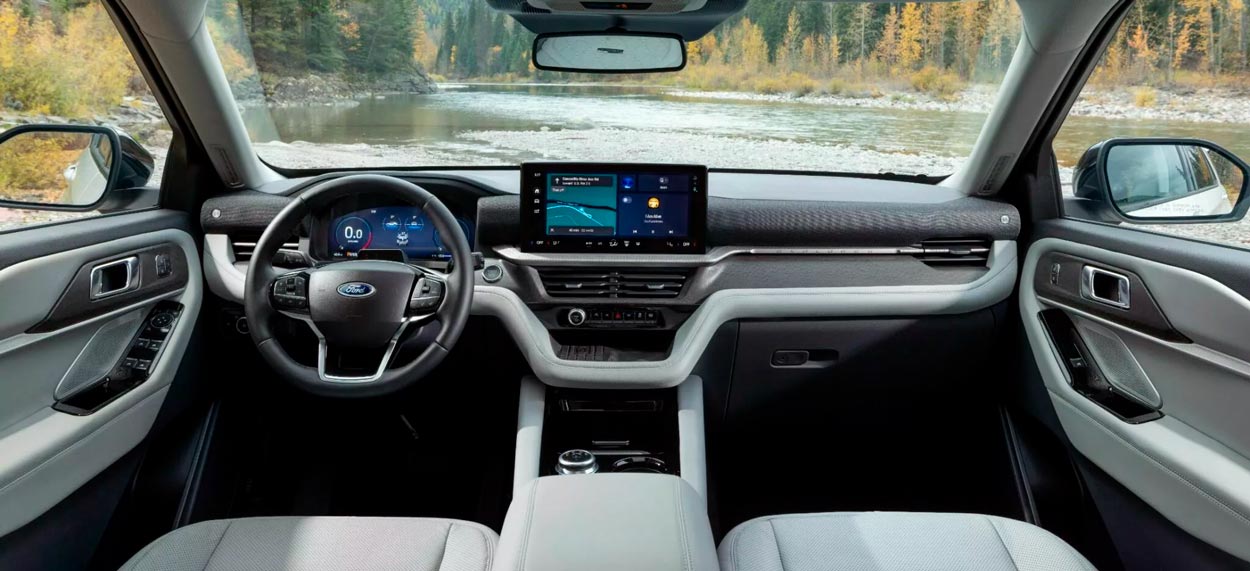 В 2025 году Ford Explorer дебютирует с новым лицом, большим экраном, но без гибрида