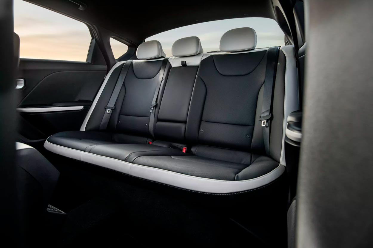 Kia K4 2025 устанавливает новые стандарты на рынке компактных седанов