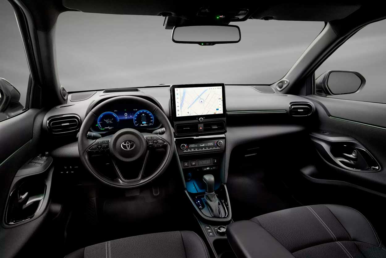 В 2024 году Toyota Yaris Cross получит более мощный гибридный вариант и большие экраны