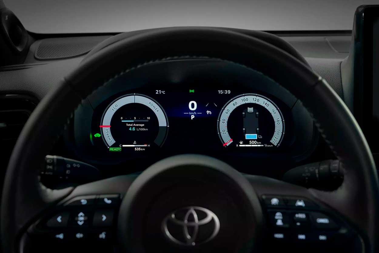 В 2024 году Toyota Yaris Cross получит более мощный гибридный вариант и большие экраны
