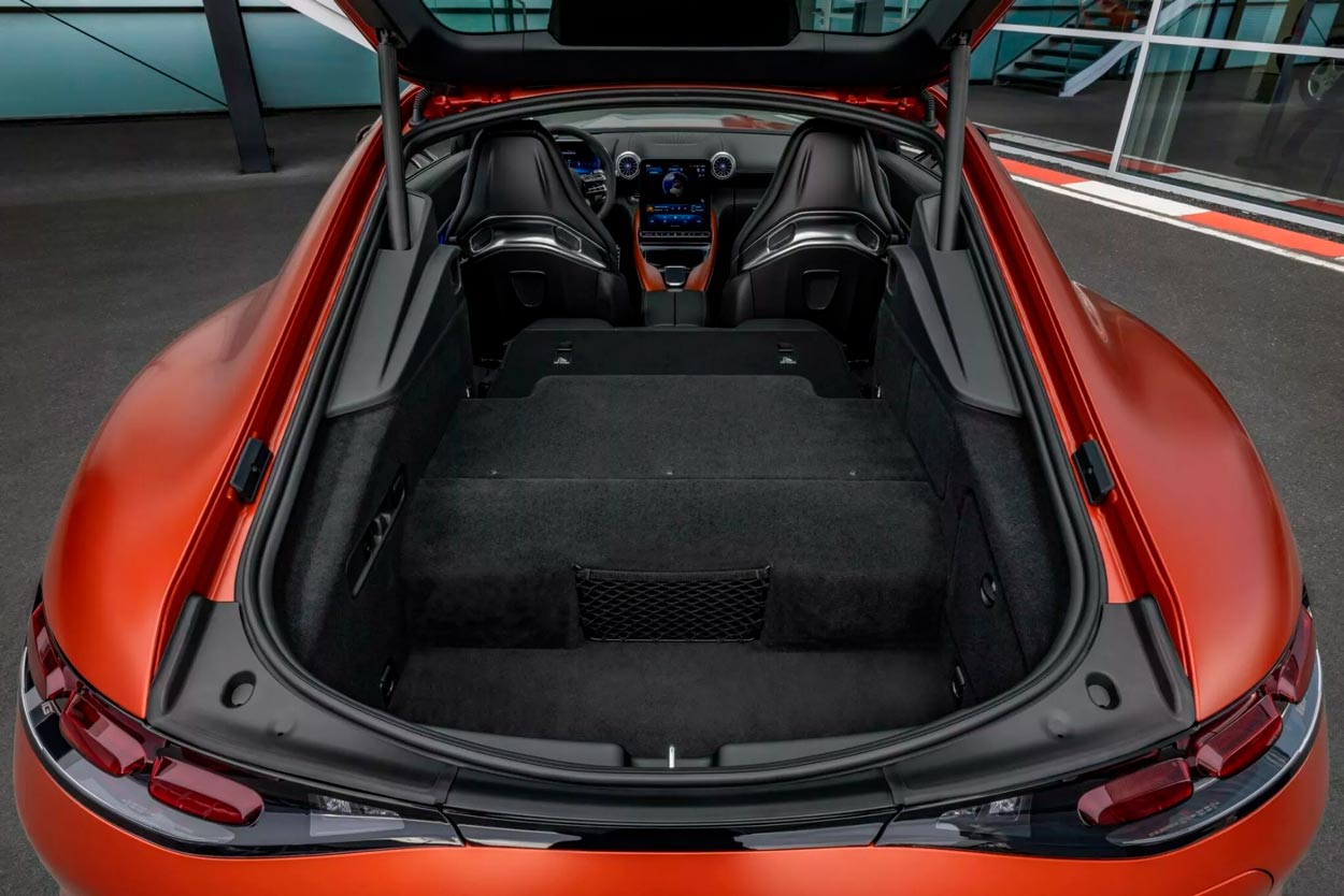 Багажное отделение Mercedes-AMG GT 63 S E Performance 2025