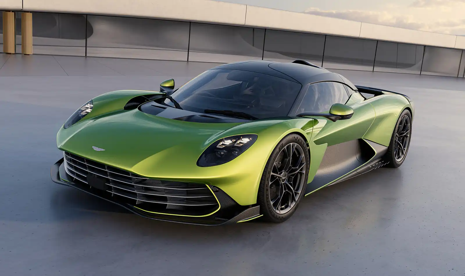 Фото Aston Martin Valhalla 2026 вид спереди