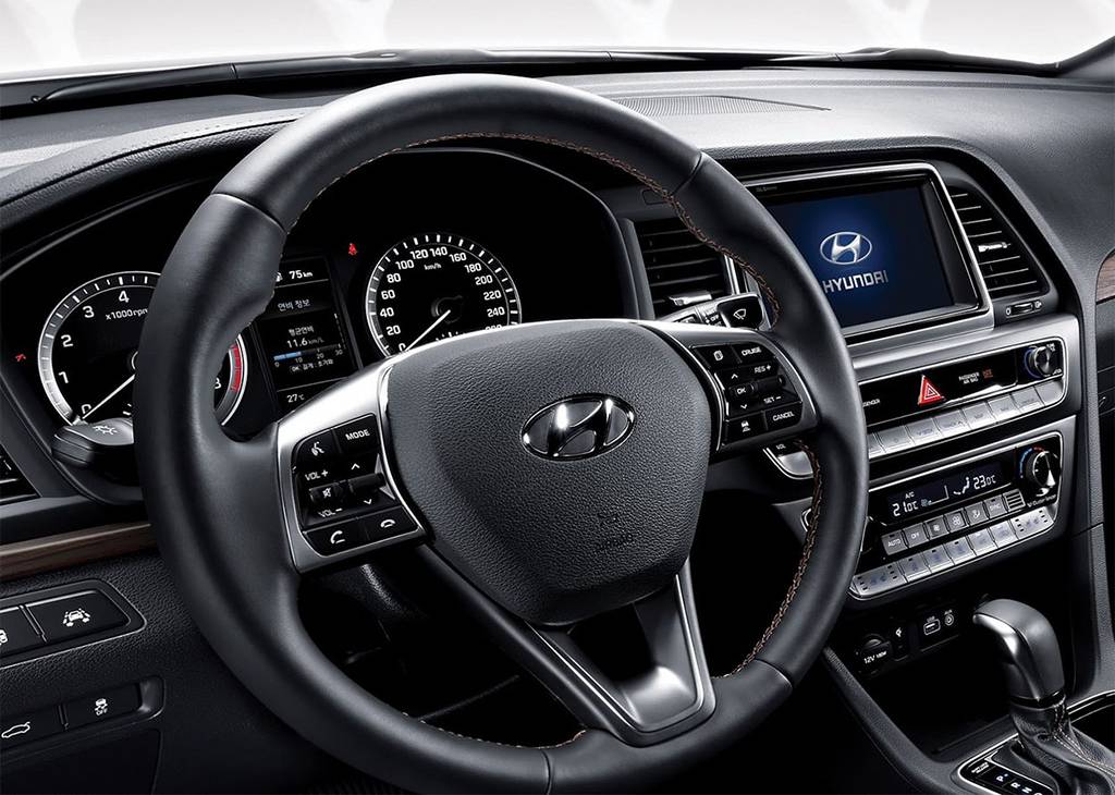 фото интерьера Hyundai Sonata 2017-2018 года
