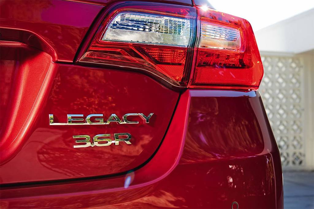 фото габаритных фонарей Subaru Legacy 2017-2018