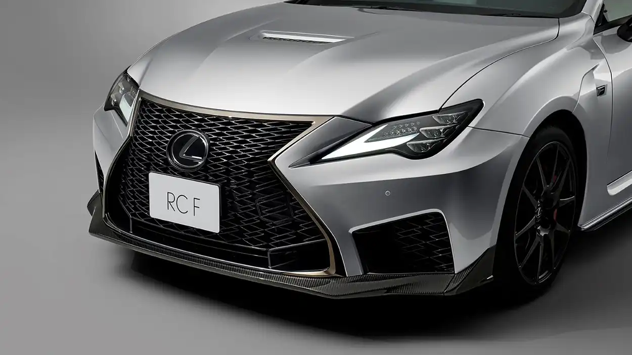 Фото Lexus RC F Final Edition 2025 вид спереди