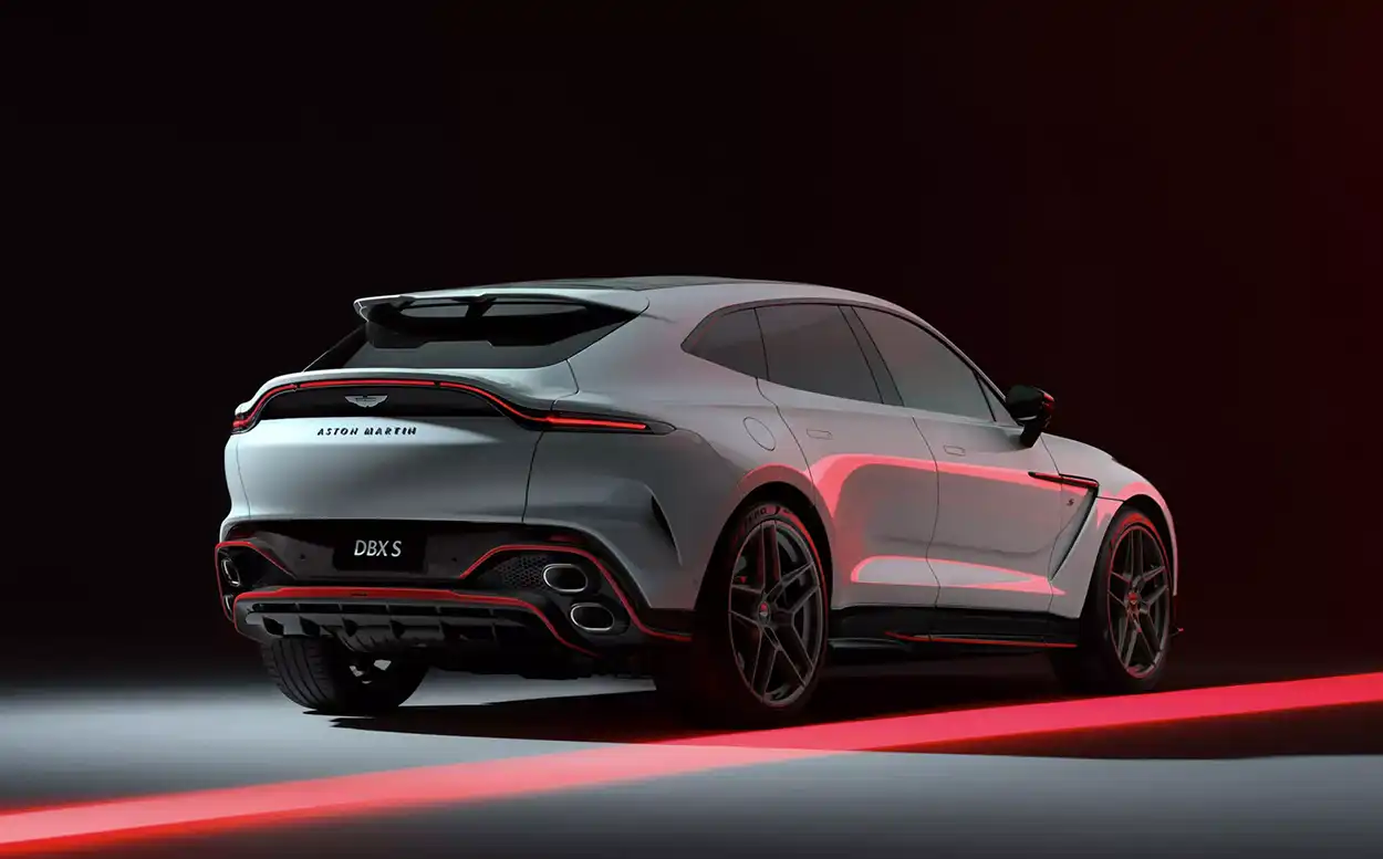 Aston Martin DBX S вид сзади