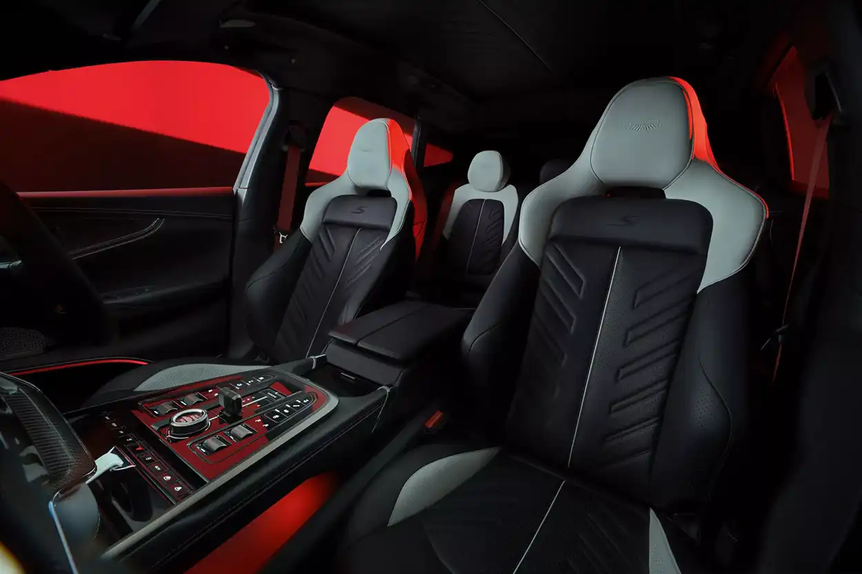 Aston Martin DBX S интерьер