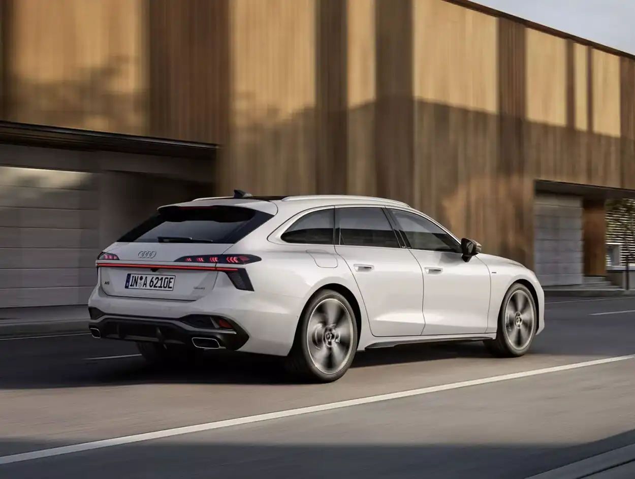 Audi A6 Avant вид сзади