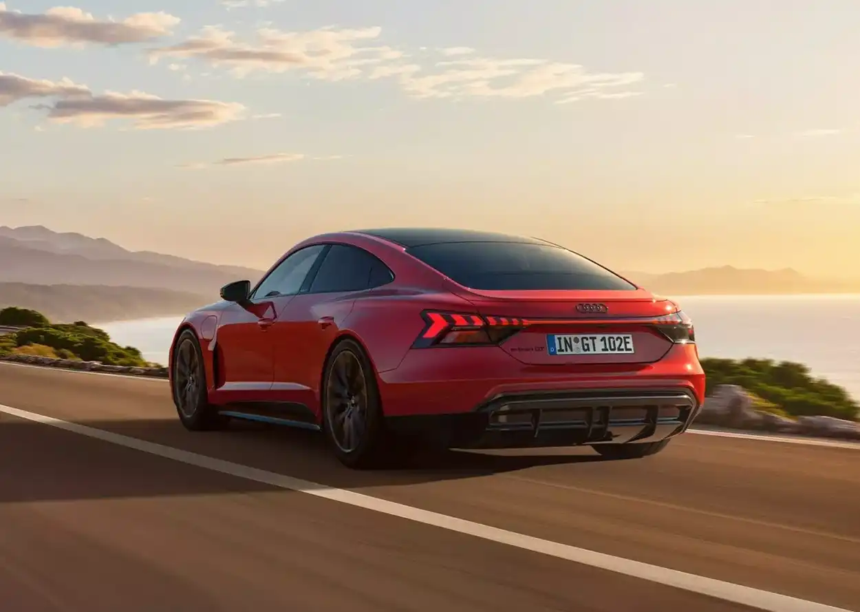 Четырехдверное купе Audi E-Tron GT Quattro 2025