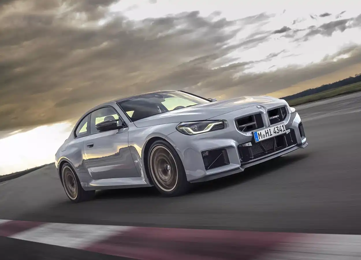 BMW M2 CS 2026 вид спереди