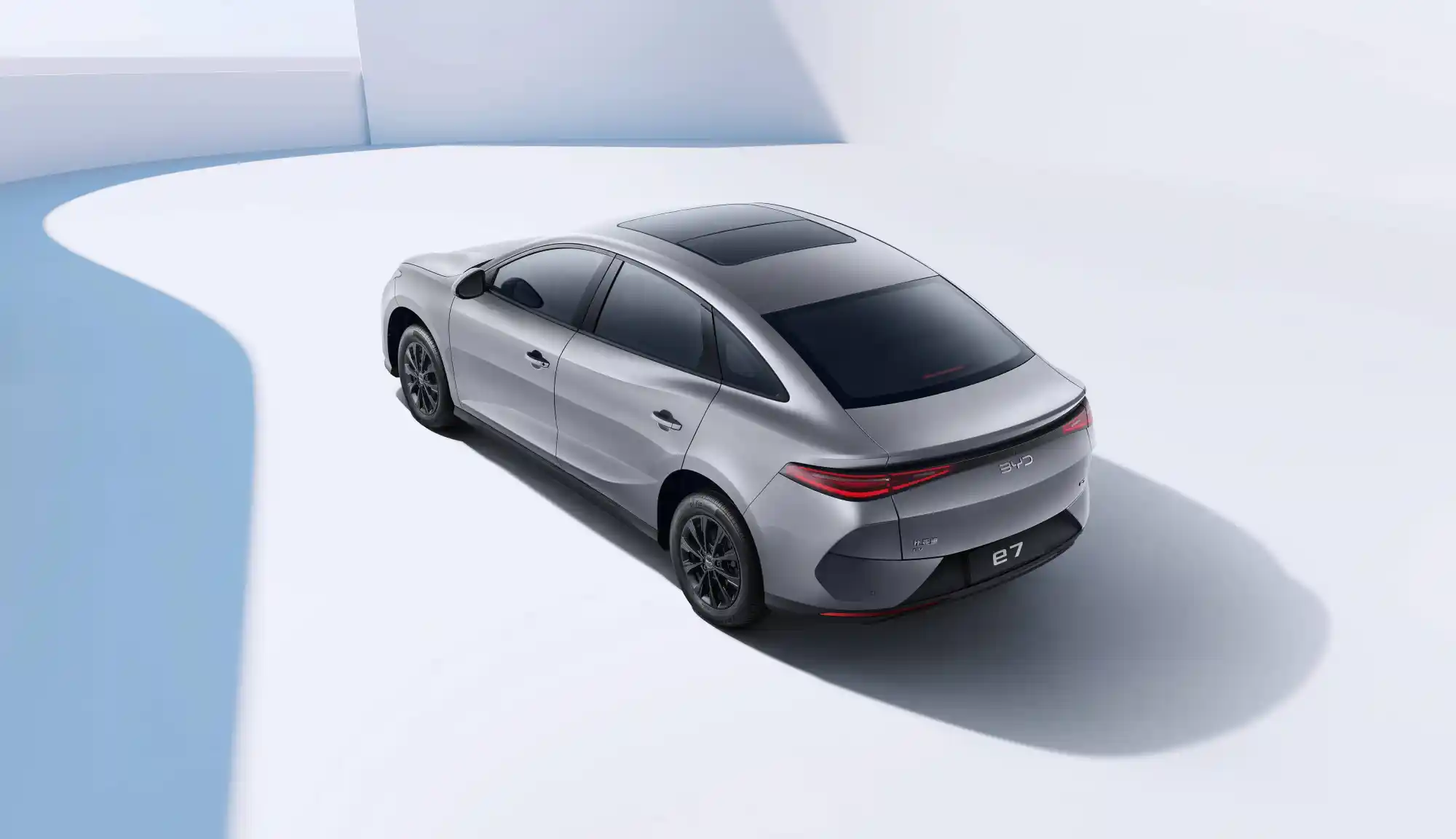 Электрический седан BYD e7 EV