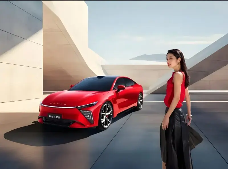 Chery Exeed Exlantix ES 2025 вид спереди
