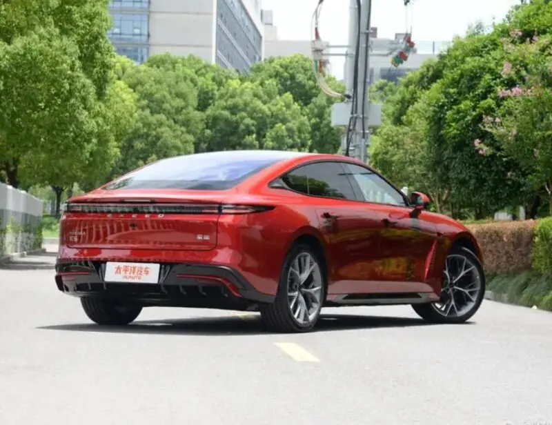 Chery Exeed Exlantix ES 2025 вид сзади