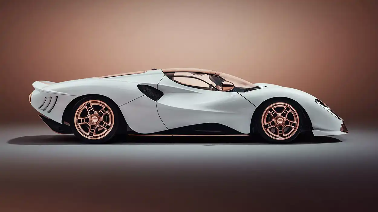 De Tomaso P72 2025 вид сбоку