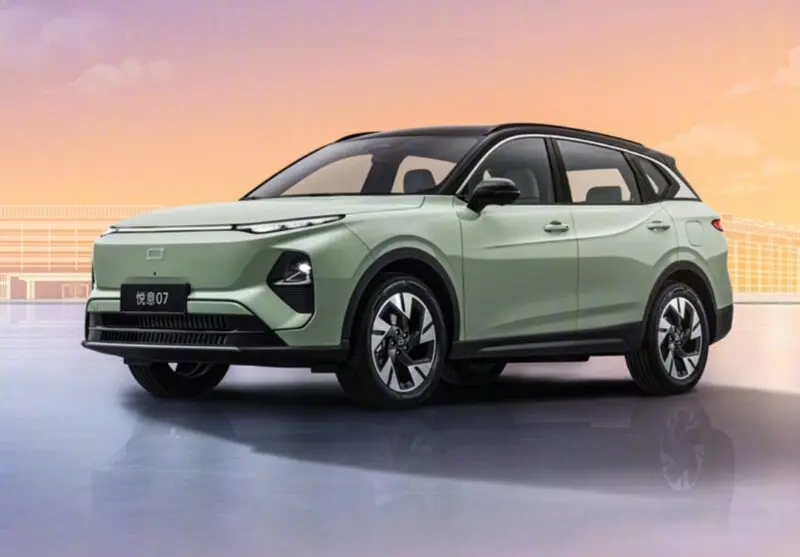 FAW Bestune Yueyi 07 PHEV вид спереди