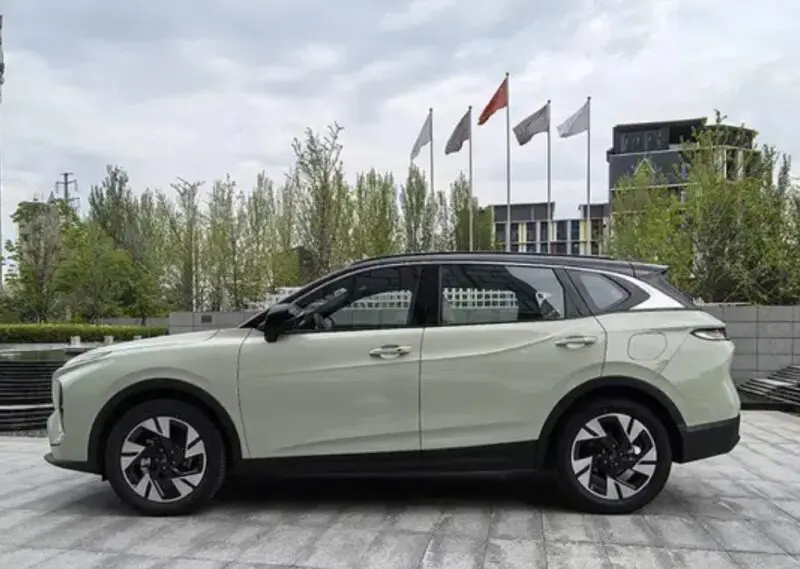 FAW Bestune Yueyi 07 PHEV вид сбоку