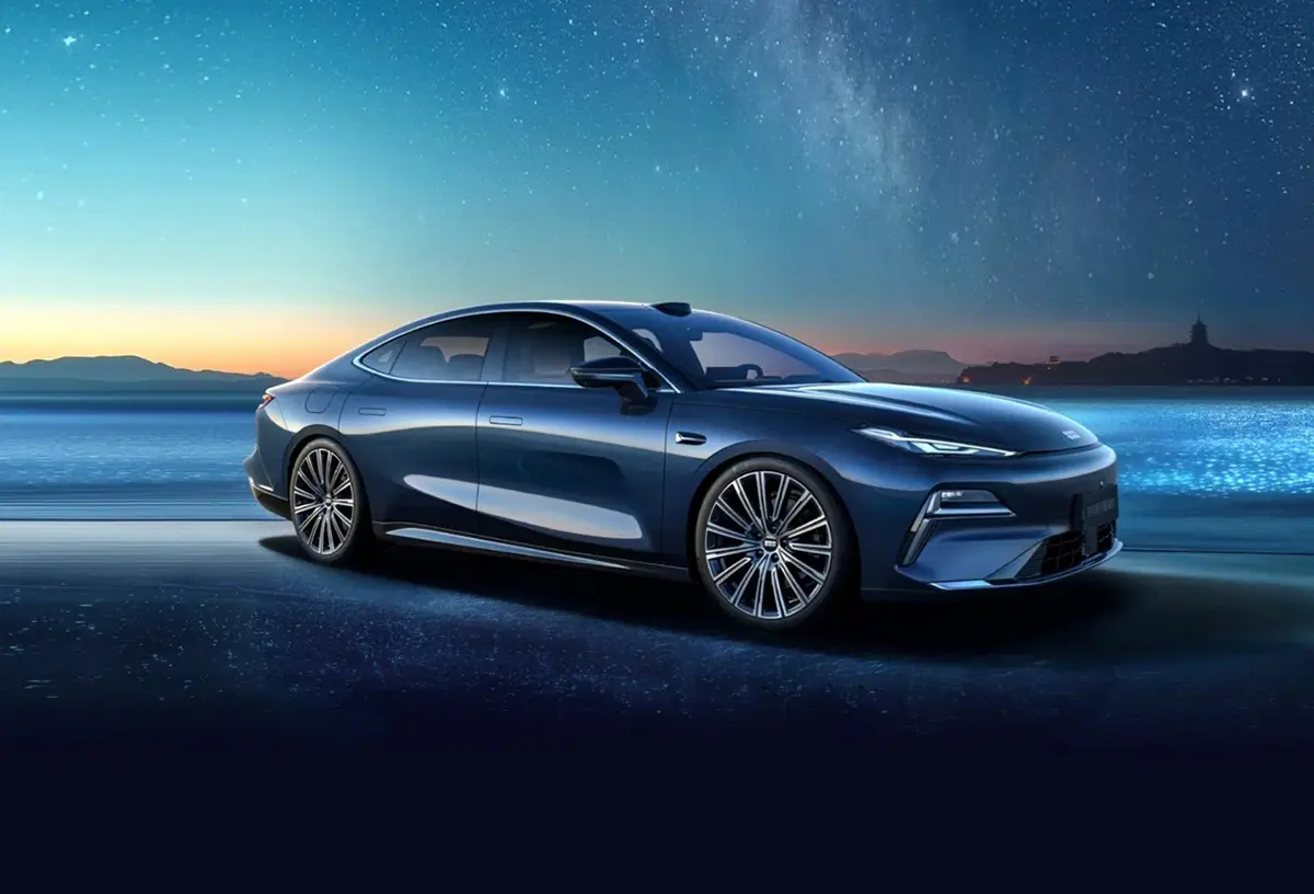 Geely Galaxy Starshine 8 PHEV вид спереди