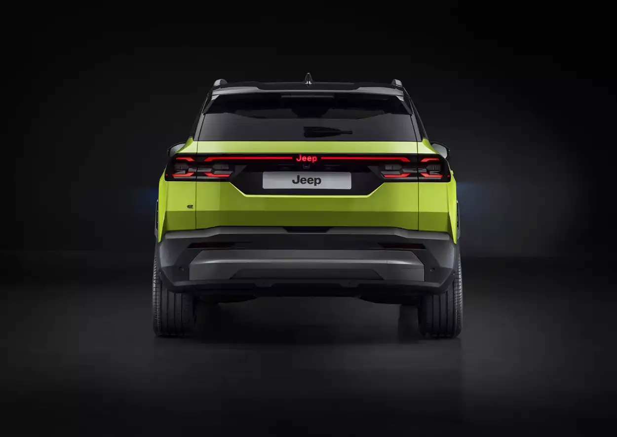 Jeep Compass 2026 вид сзади