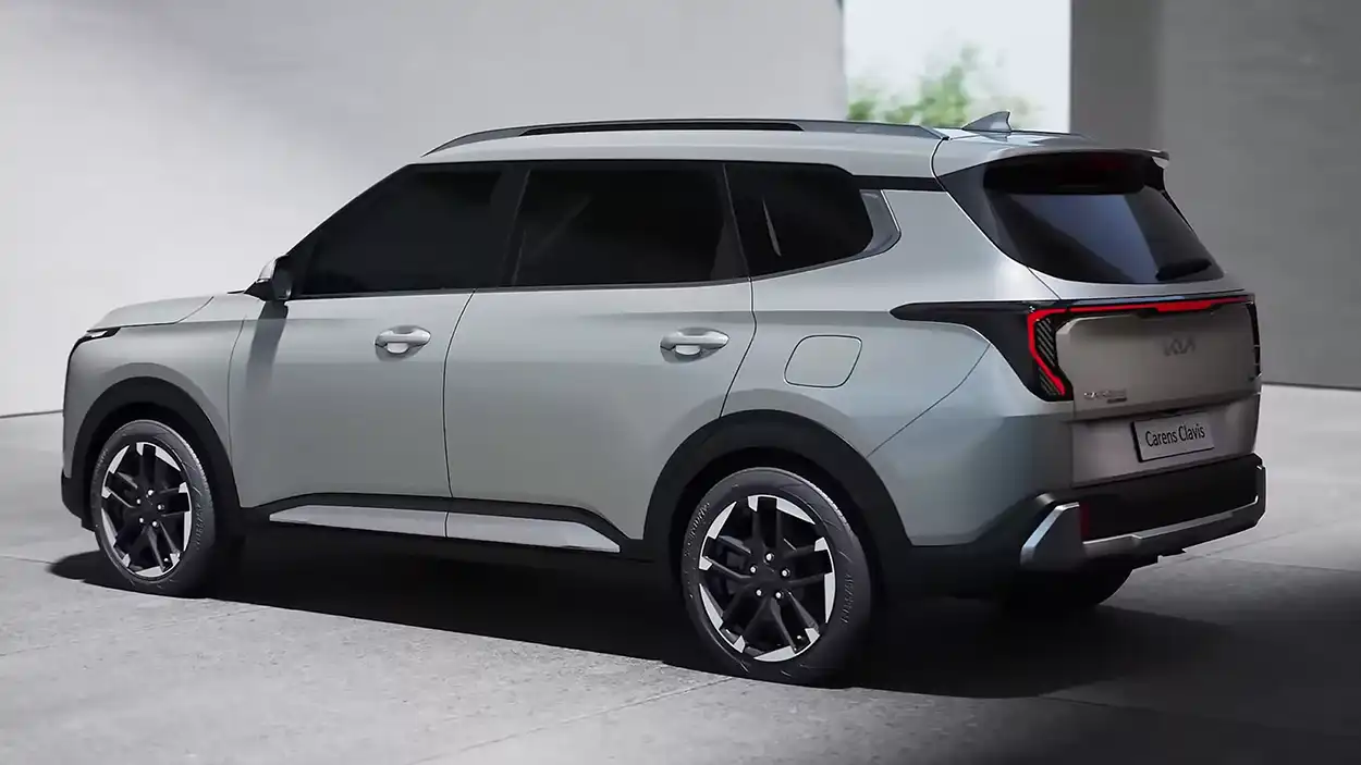 Kia Carens Clavis 2026 вид сзади