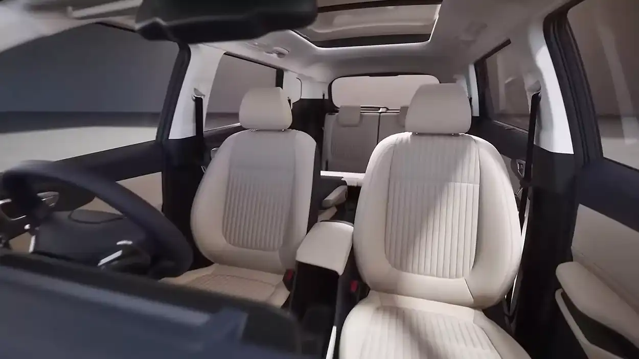Интерьер Kia Carens Clavis 2026