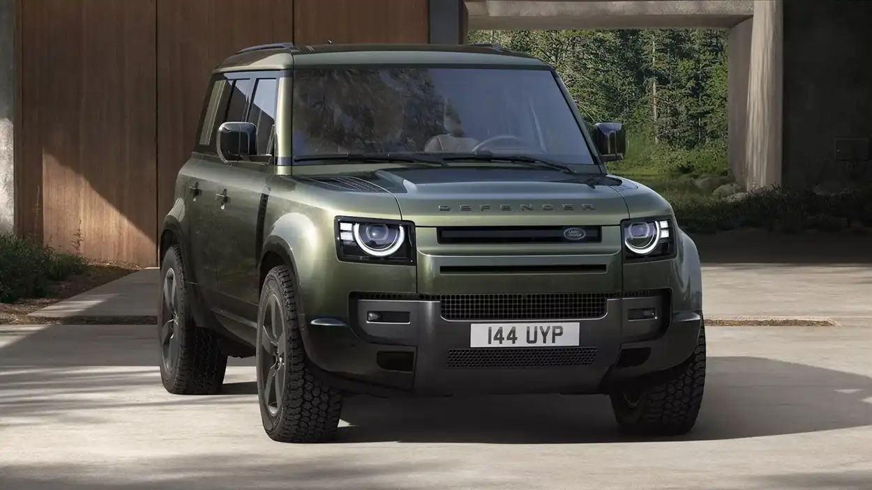 Land Rover Defender 110 вид спереди