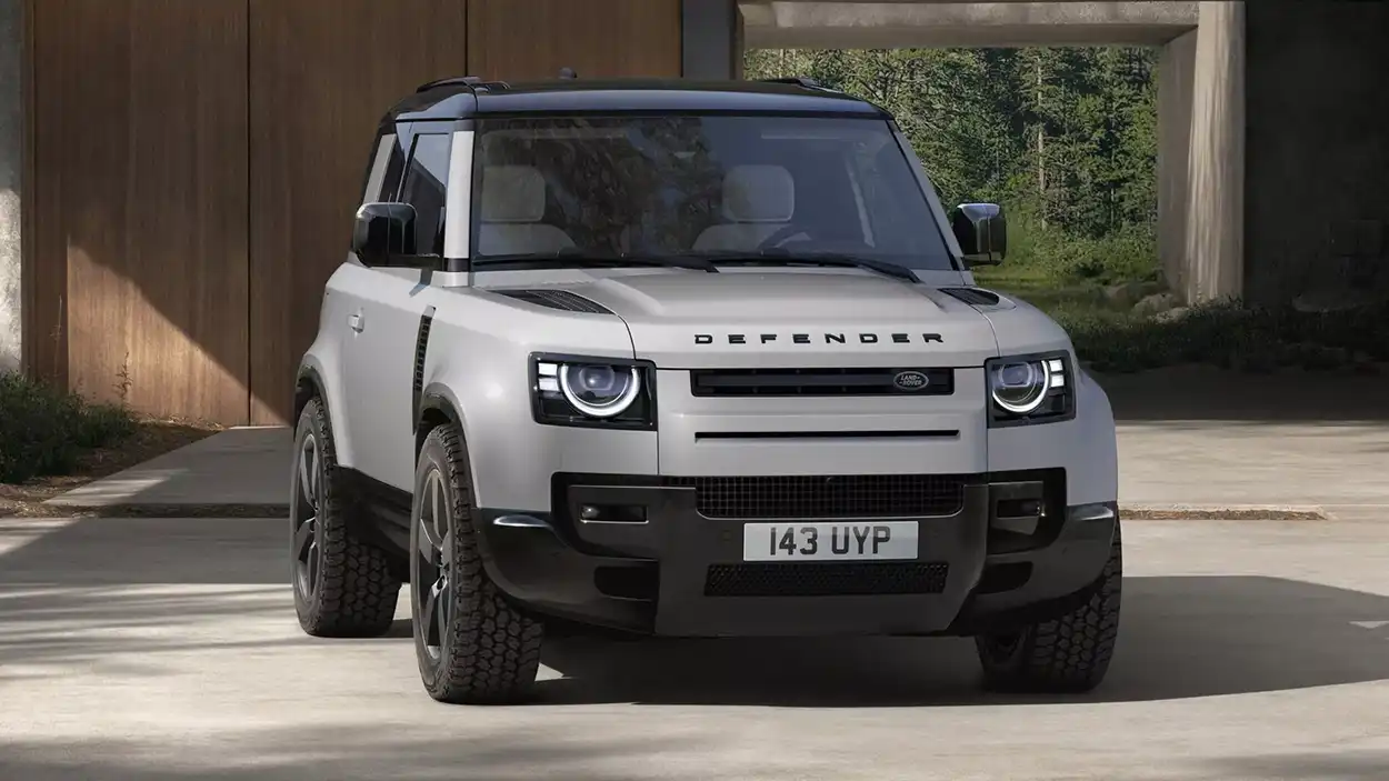 Land Rover Defender 90 вид спереди