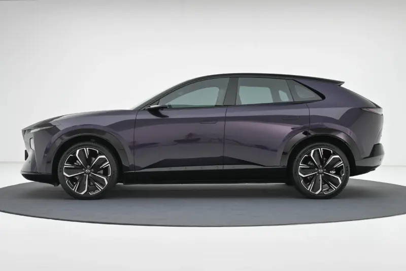 Mazda EZ-60 2025 вид сбоку