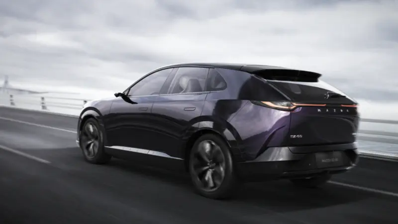 Mazda EZ-60 2025 вид сзади