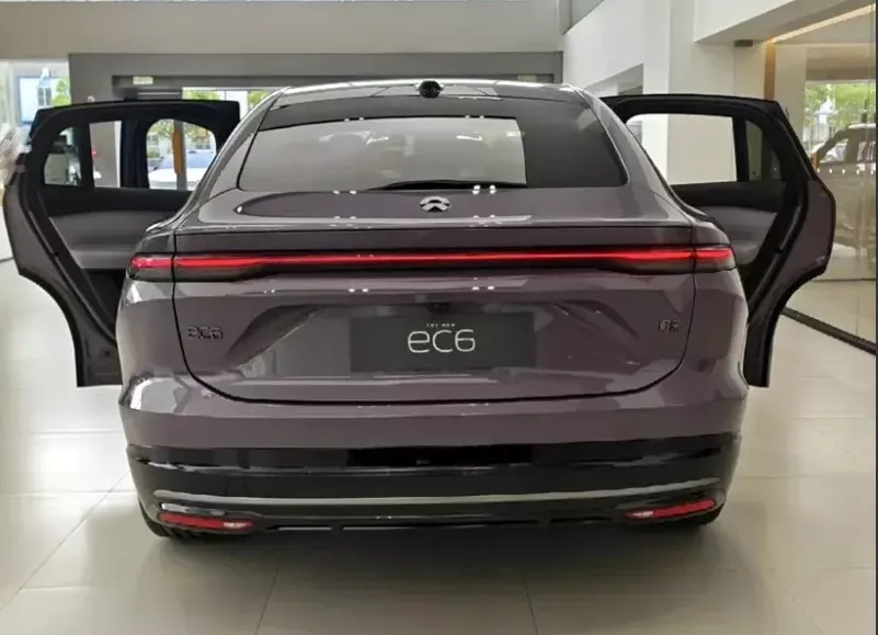 Nio EC6 вид сзади