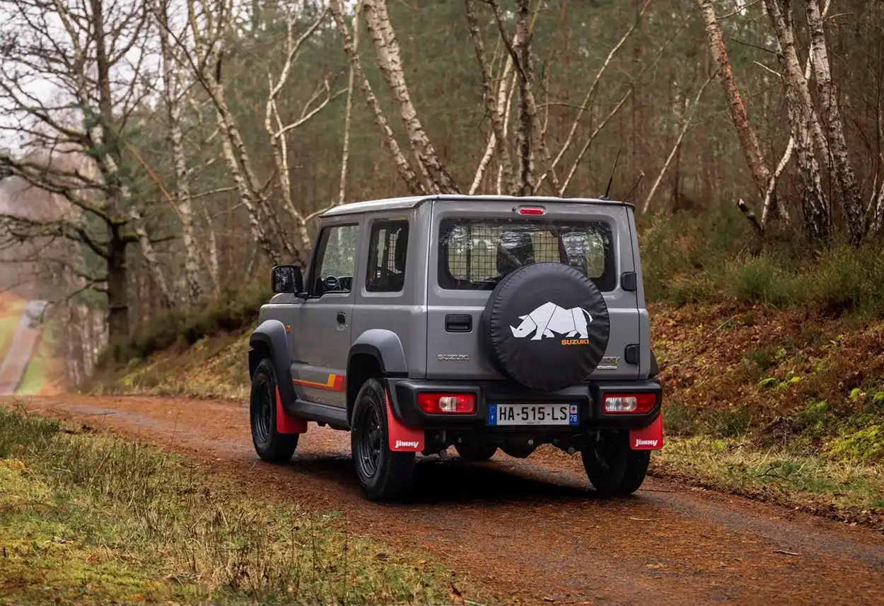 Suzuki Jimny 55th Anniversary Edition вид сзади