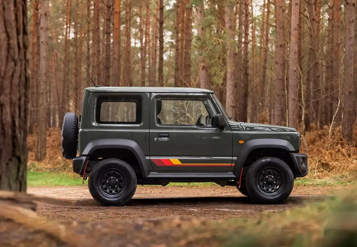 Suzuki Jimny 55th Anniversary Edition вид сбоку